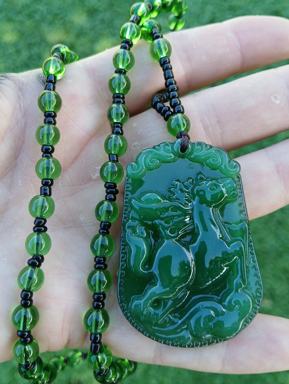 New Carved Green Jade Glass Horse Oblong Beaded Necklace.